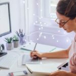 «Дистанционно отжимался и писал натюрморты». Учителя прочитали стихи о работе на карантине