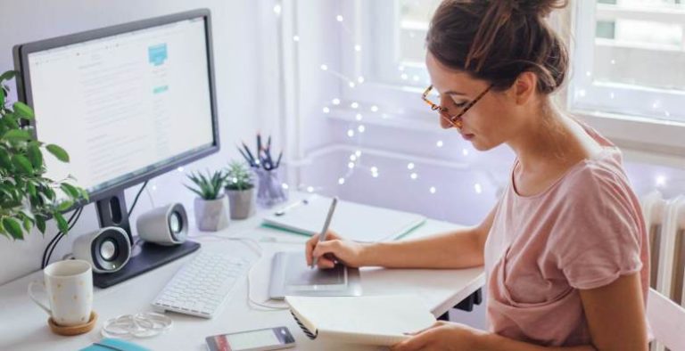 «Дистанционно отжимался и писал натюрморты». Учителя прочитали стихи о работе на карантине «Дистанционно отжимался и писал натюрморты». Учителя прочитали стихи о работе на карантине