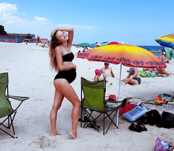 Купание беременной в водоеме