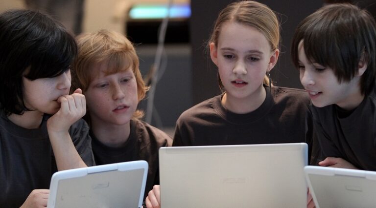 Сколько времени можно ребенку сидеть за компьютером?