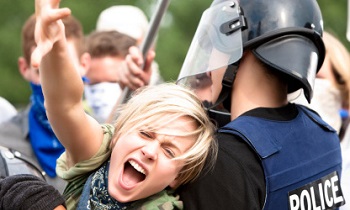 Влияние переходного возраста на жестокость